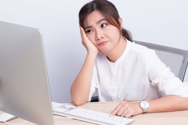 Kadın kullanıyorsanız bilgisayarı ve sıkıcı hissediyorum
