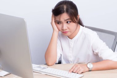 Kadın kullanıyorsanız bilgisayarı ve sıkıcı hissediyorum