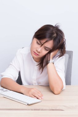 Kadını ofiste şekerleme al