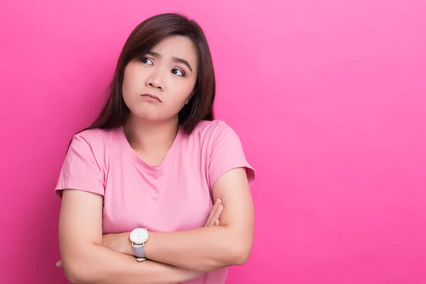 Retrato asiático mujer pensando en aislado fondo —  Fotos de Stock