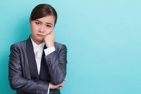 Traurige Geschäftsfrau vor isoliertem Hintergrund — Stockfoto