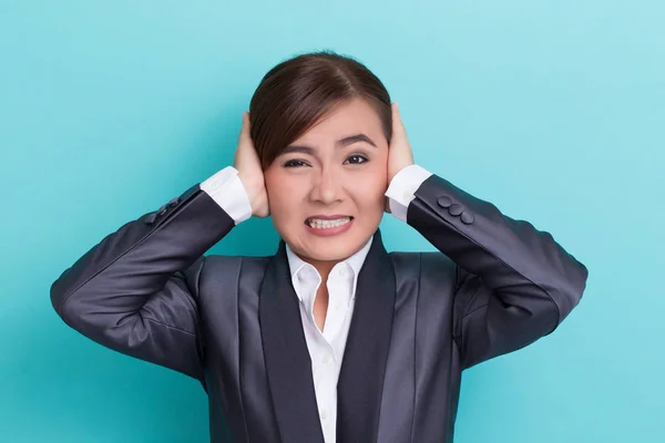 Asiática mujer cerrar sus oídos —  Fotos de Stock