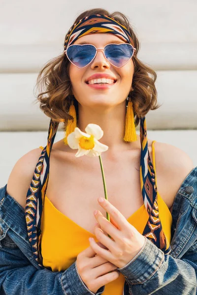 Mulher Atraente Elegante Roupa Estilo Hippie Vestindo Casaco Ganga Vestido — Fotografia de Stock