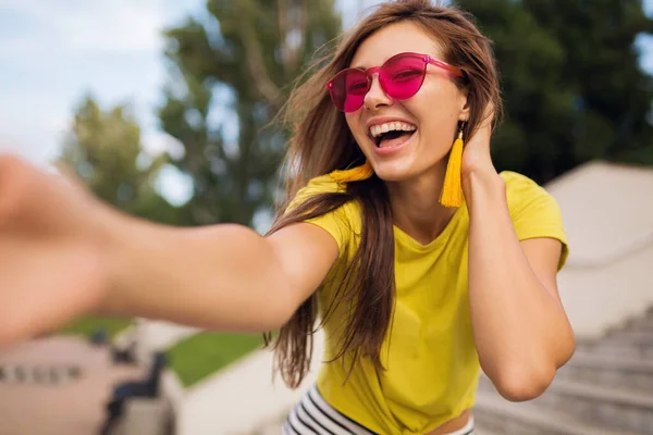Young Pretty Stylish Smiling Woman Making Selfie Photo Camera City — Stock Photo, Image