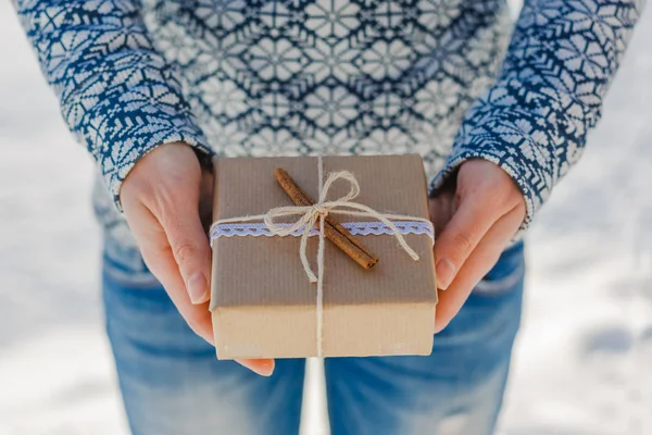 Time for presents - Close up shot of female hands holding a small gift wrapped with ribbon — Stock Photo, Image