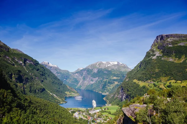 Bela paisagem nórdica. Fiorde de Geiranger, Noruega — Fotografia de Stock