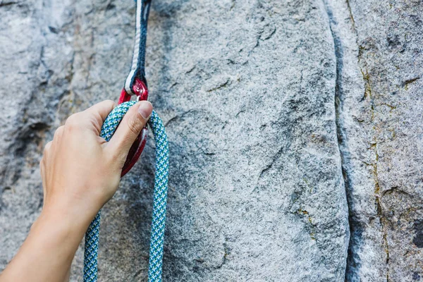 Climbers hold and quick-draw — Stock Photo, Image