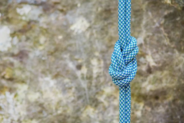 Eight rope knot on rocky background — Stock Photo, Image