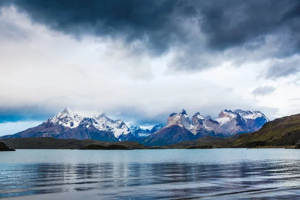 Milli Parkı Torres del Paine, Şili, görkemli dağ manzarası. — Stok fotoğraf