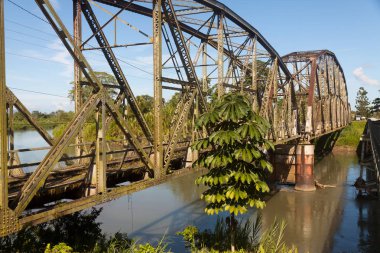 Eski vintage köprü Sixaola sınırında Kosta Rika ve Panama arasındaki boş.