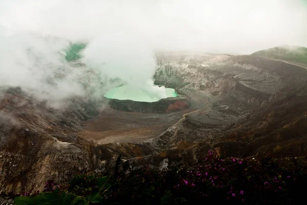 Вулкані ПЗАС у важких пилу — стокове фото