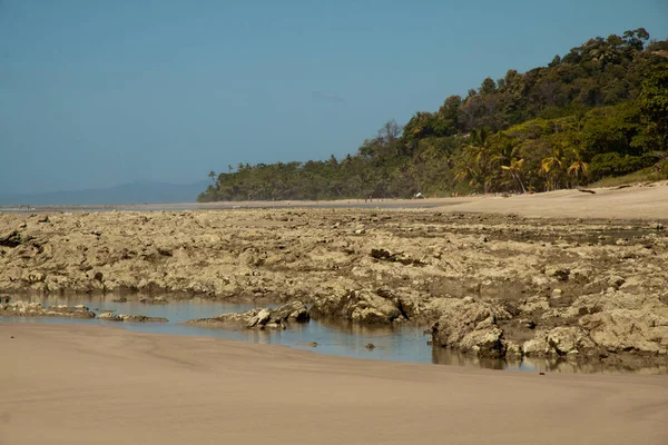 Mind the reef in front of the beach — Stock Photo, Image