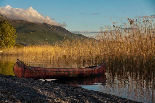 Mit dem Kanu auf dem See — Stockfoto