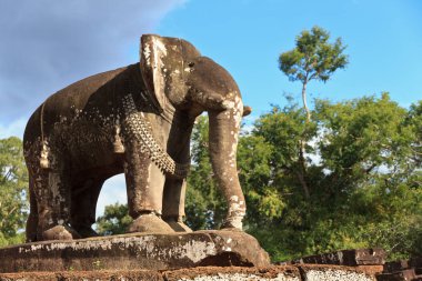 Angkor Wat Doğu Mebon tapınakta fili heykele