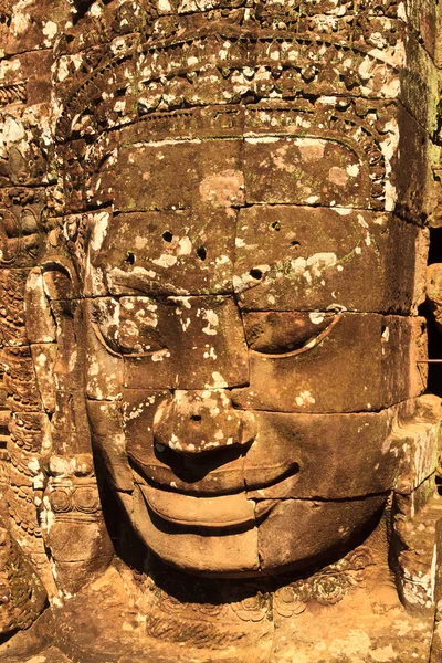 Antigua cara de piedra del templo de Bayon, Angkor — Foto de Stock