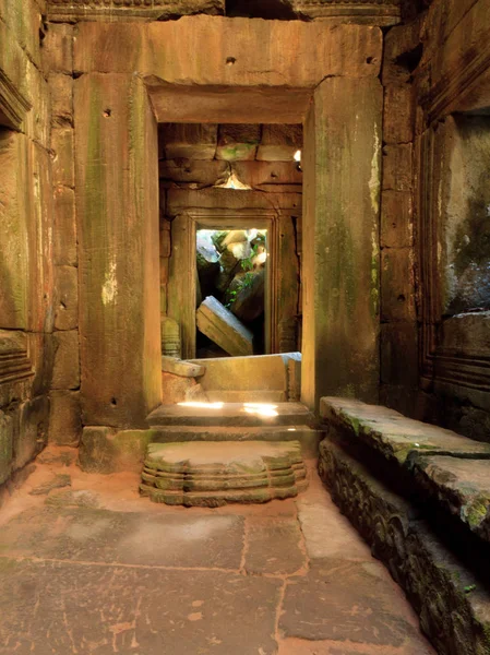 Corredor en un templo de Ankor Wat —  Fotos de Stock