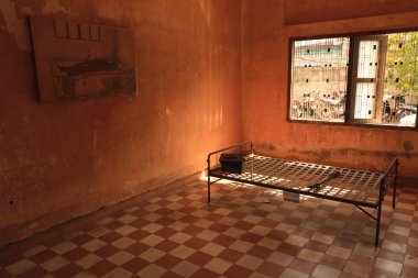 İşkence odası Tuol Sleng Soykırım Müzesi Phnom Penh'nde