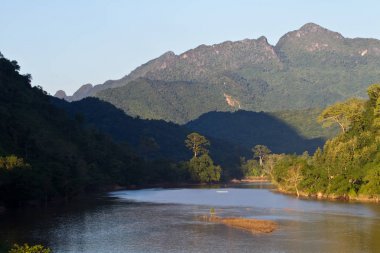 Nam Ou nehir Nong Khiaw Köyü