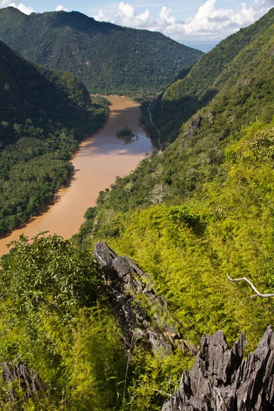 Paisagem do rio Nong Khiaw e Ou, Laos — Fotografia de Stock