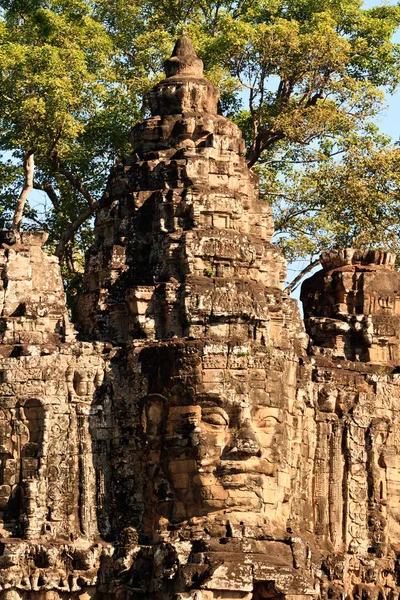 Antigua cara de piedra del templo de Bayon, Angkor — Foto de Stock