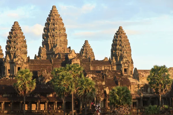 Angkor Wat por la mañana temprano — Foto de Stock