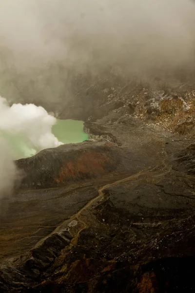 A nehéz porban Poas-vulkán — Stock Fotó