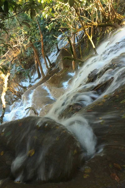 ラオスのジャングルに国光客運の Si 滝. — ストック写真