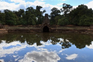 Göl Neak Stan yan yolda