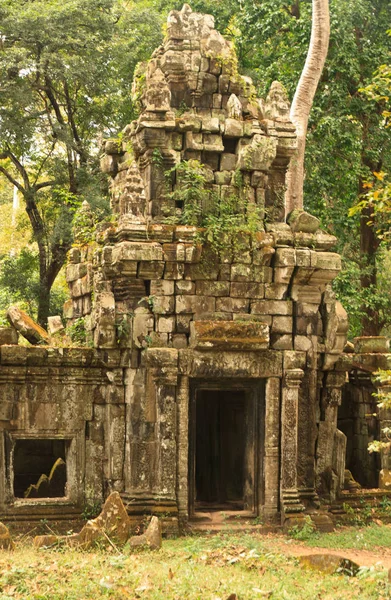 Templo Baphuon en Siem Reap, Camboya. El Baphuon es un templo en Angkor Thom — Foto de Stock