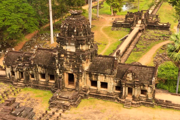 シェムリ アップ、カンボジアの寺院でバプーオンもあります。バプーオンもありますが、アンコールトムの寺院 ストック画像