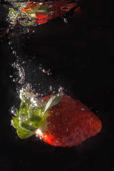 Strawberry splashing in water — Stock Photo, Image