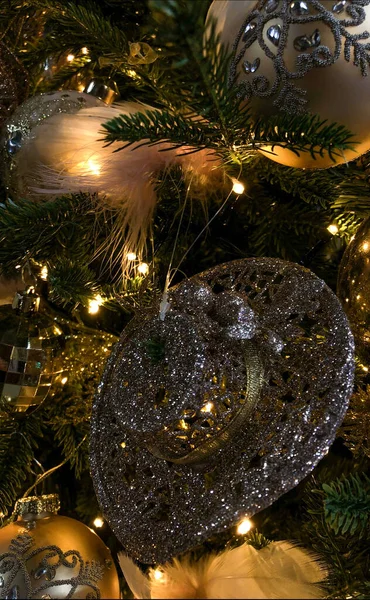 Close up of beautifully decorated Christmas ornament decorations in a Christmas tree — Stock Photo, Image