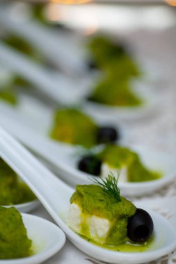 Tabakta lezzetli yeşil aperatifler