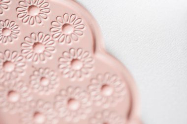 Pembe temalı düğün masası dekorasyonu