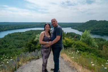 sarılma mutlu sevmek çift 