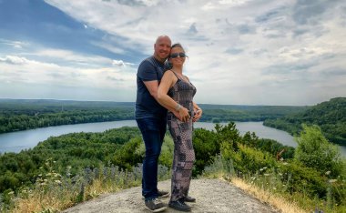 sarılma mutlu sevmek çift 