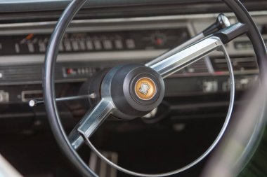 Antwerp, Belçika, Haziran 2013, 60 'ların klasik kırmızı Chrysler 300' ünün ayrıntılarını kapat