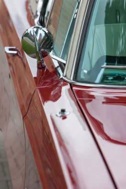 Antwerp, Belçika, Haziran 2013, 60 'ların klasik kırmızı Chrysler 300' ünün ayrıntılarını kapat