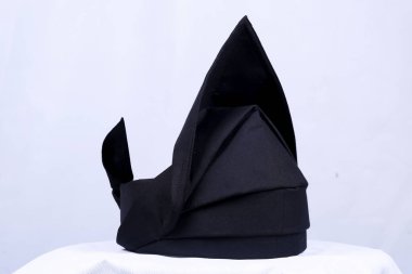 Bir Malay siyahi tengkolok / destar / tanjak