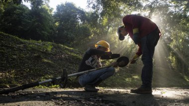 Ormandaki adam ve kadın