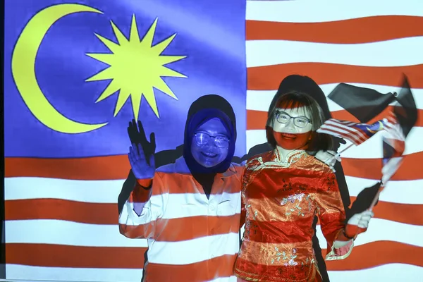 말레이시아 콸라룸푸르 2019 말레이시아 국기를 아시아 문화권 사람들 — 스톡 사진