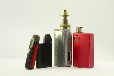 elektronik sigara koleksiyon üzerinde beyaz izole
