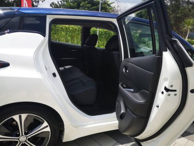 Bukit Tinggi Pahang, Malezya - 24 Julai, 2019: Aurel Sığınak Bentong Pahang 'daki otomobil fuarında Nissan Leaf Electric Car