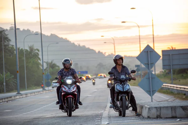 Kedah, Malezya. 16 Ocak 2020: Güney ve Kuzey Malezya 'yı birbirine bağlayan otoyolda R & R & R Gurun Kedah' a çıkış. Artı Otoyol olarak bilinir..