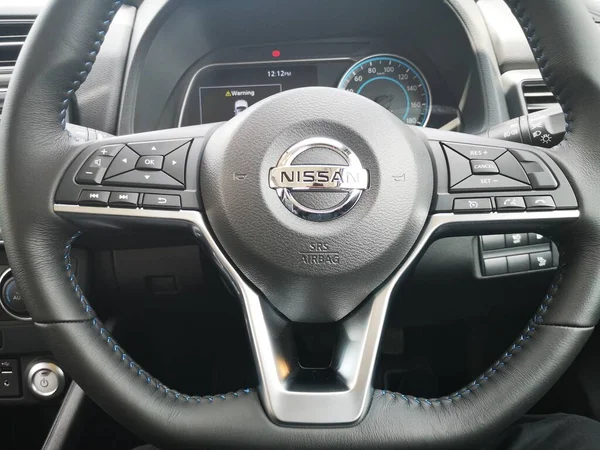 Bukit Tinggi Pahang, Malezya - 24 Julai, 2019: Aurel Sığınak Bentong Pahang 'daki otomobil fuarında Nissan Leaf Electric Car