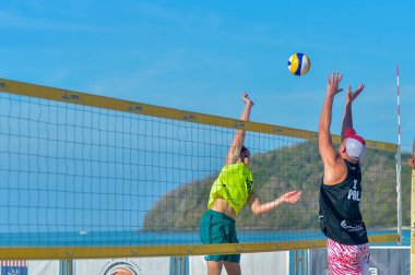 IANGKAWI, MALAYSIA - 13 Mart 2020: Hajos ve Streli Macaristan 'dan Brozyniak ve Polonya' dan Janiak 'a karşı FIVB Beach Voleybol Dünya Turu Langkawi 2020