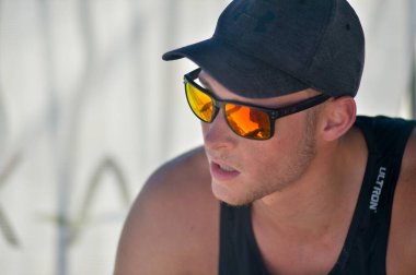 IANGKAWI, MALAYSIA - 13 Mart 2020: Polonya 'dan Szalankiewicz ve Lesiecki, Rusya' dan Ermishenkov ve Gusev 'e karşı, FIVB Plaj Voleybol Dünya Turu' nun 2. günü Langkawi 2020