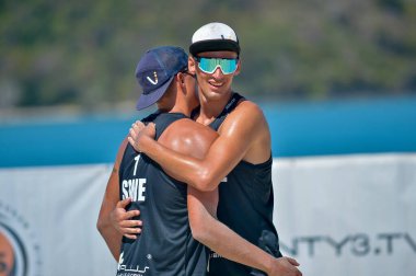 IANGKAWI, MALAYSIA - 13 Mart 2020: K. Dunwinit ve S. Prathip Tayland 'dan Annerstedt ve İsveç' ten Johansson 'a karşı FIVB Beach Voleybol Dünya Turu Langkawi 2020