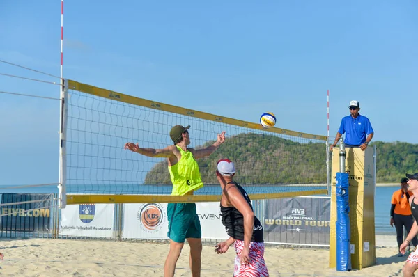 IANGKAWI, MALAYSIA - 13 Mart 2020: Hajos ve Streli Macaristan 'dan Brozyniak ve Polonya' dan Janiak 'a karşı FIVB Beach Voleybol Dünya Turu Langkawi 2020