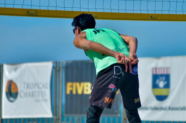 IANGKAWI, MALAYSIA - 13 Mart 2020: Kruz ve Poznanski Polonya 'dan Nishimura ve Shibata' ya karşı FIVB Beach Voleybol Dünya Turu Langkawi 2020 'nin 2. gününde